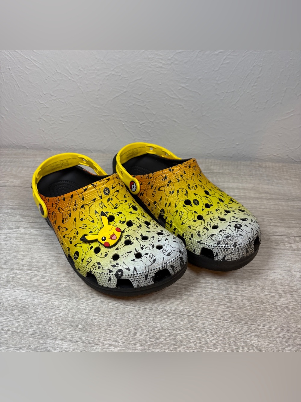 Crocs x Pokemon Pikachu Classic Clog Mens 7 Womens 9 Nintendo Game Freak
